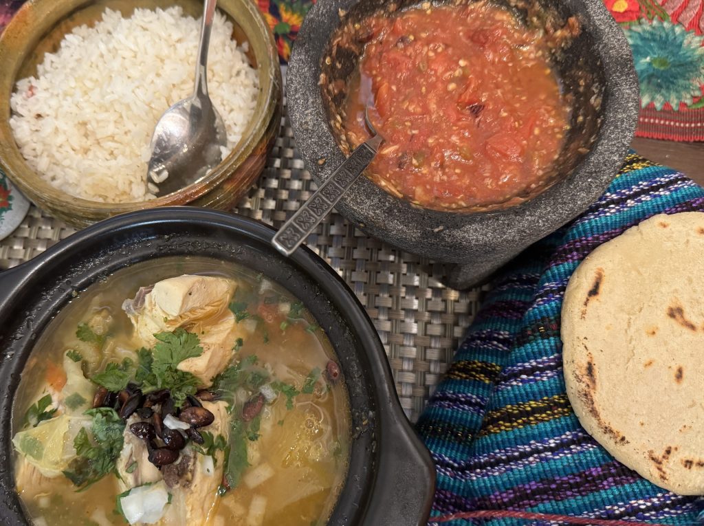 Prepare caldo de pollo con sabor ancestral&nbsp;Guatemalteco