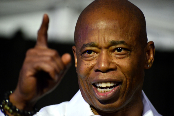 El alcalde Adams elige la toma de posesión de&nbsp;Trump.