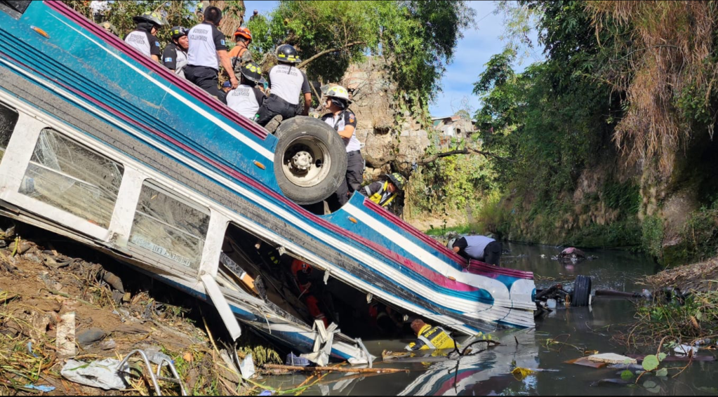 Darán Q50 mil a familiares de víctimas del accidente de bus en el que murieron más de 50&nbsp;personas