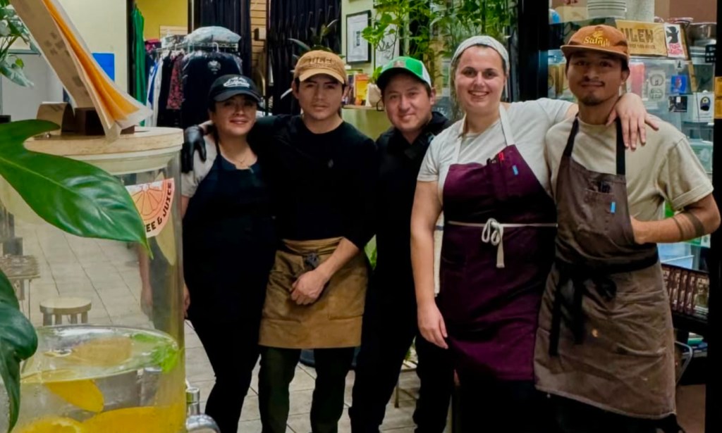 De Chichicastengo a Los Ángeles, el negocio guatemalteco que floreció con olor a&nbsp;café