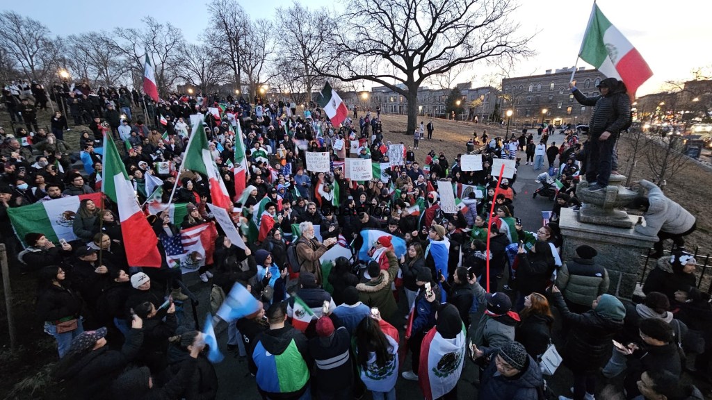 Comunidad inmigrante en Nueva York sale a las calles a manifestar contra las&nbsp;deportaciones