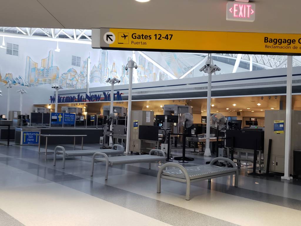 EE.UU. Advierte que indocumentados no deberían viajar “a menos que sea para&nbsp;autodeportarse”