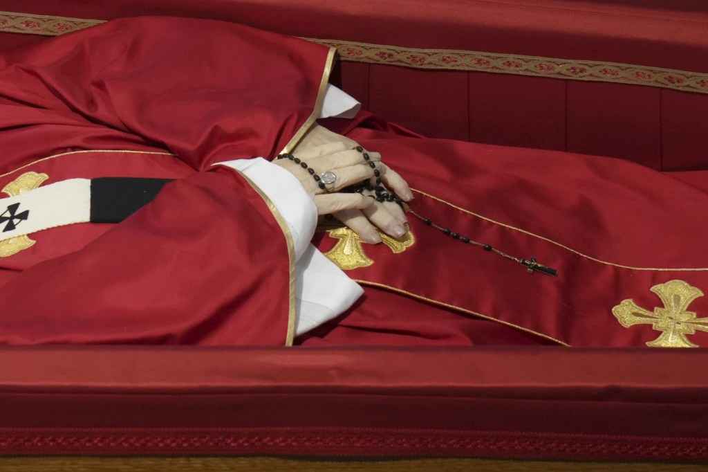 El médico del papa cuenta los últimos momentos de Francisco en entrevista con un&nbsp;periódico