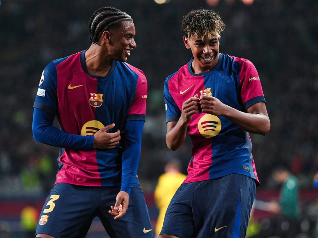 Lewandowski marca dos goles en la goleada 4-0 del Barcelona al&nbsp;Dortmund