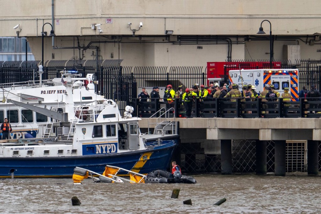 Familia española muere al estrellarse helicóptero en el que viajaba sobre el río Hudson de Nueva&nbsp;York
