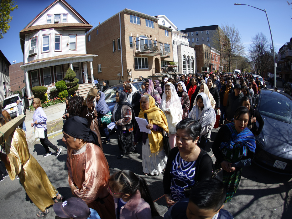 Comunidad guatemalteca en Nueva York fue parte del santo Viacrucis que recorrió calles del barrio de&nbsp;Brooklyn