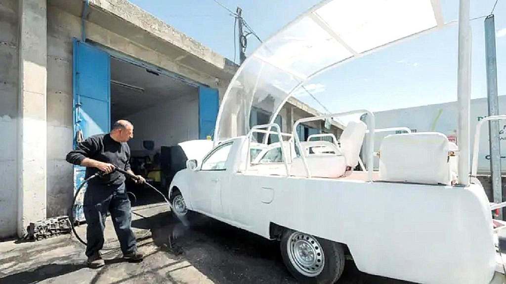 El papa Francisco dona su papamóvil para salvar vidas de niños en&nbsp;Gaza