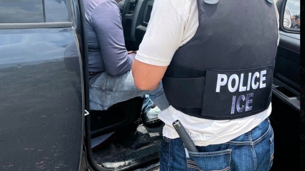 ICE arresta a 422 inmigrantes indocumentados en&nbsp;Texas