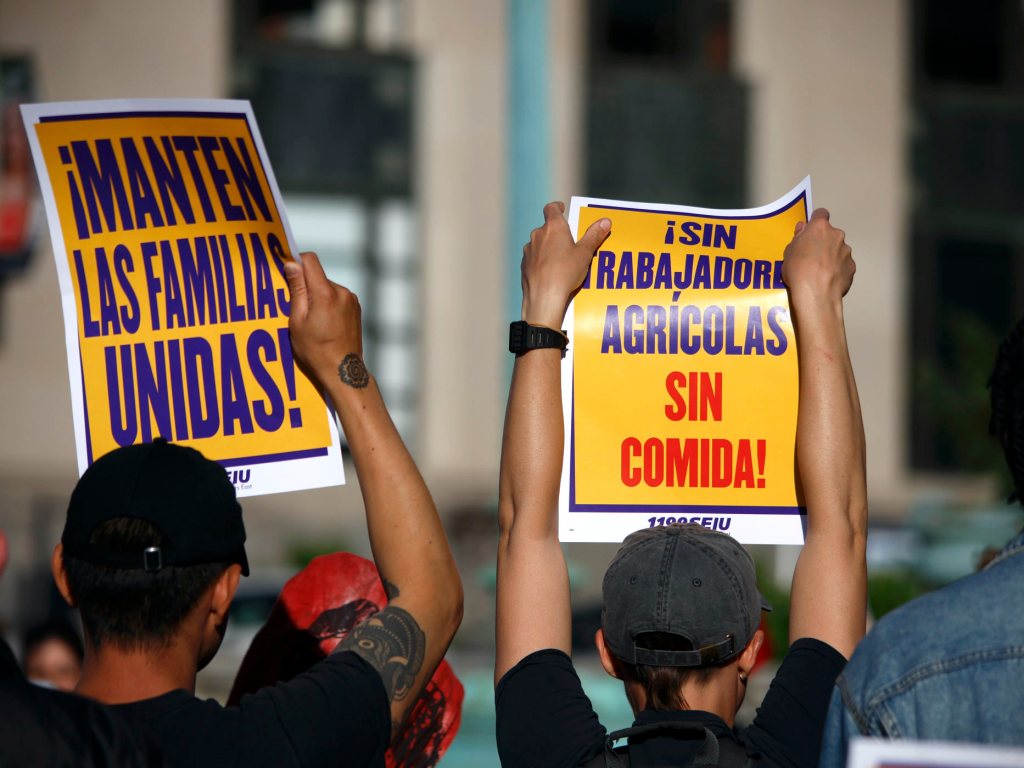 Manifestación en Grand Army Plaza por arresto de migrantes guatemaltecos y mexicanos en redada de&nbsp;ICE