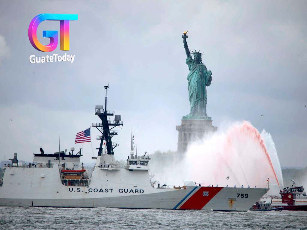Una postal de honor: imponentes buques de guerra saludan a la Estatua de la Libertad en Fleet Week&nbsp;2025