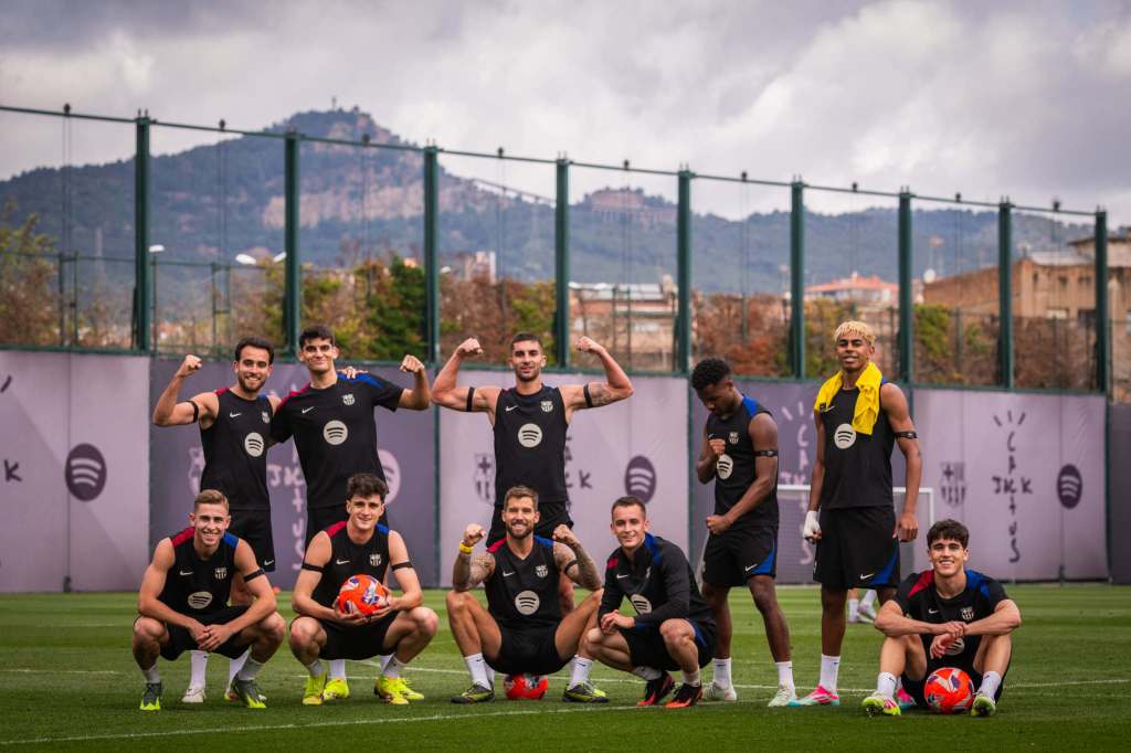 Flick: “El Barça ha superado el golpe de la Champions y está listo para el Clásico”