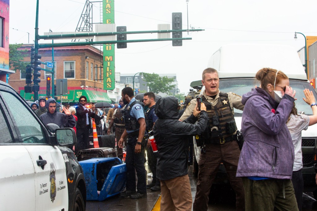 Tensión en Minneapolis: redada federal desata protestas frente a restaurante&nbsp;latino