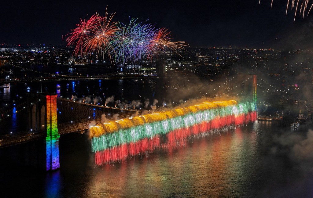 Nueva York estalló de luz: Macy’s pintó el cielo con fuegos&nbsp;artificiales