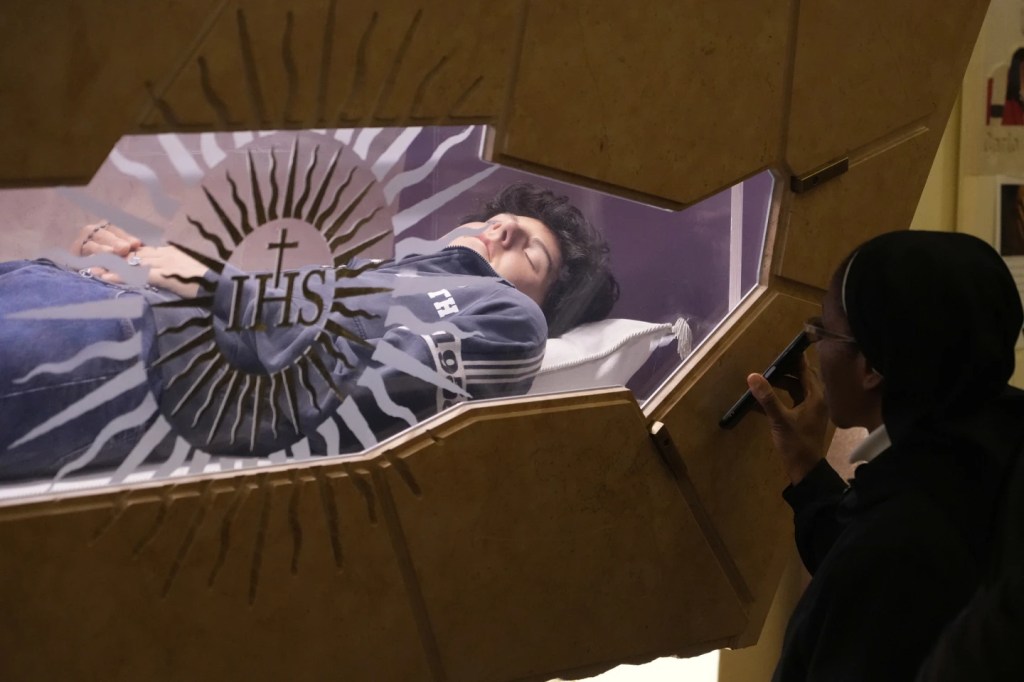 El Papa León XIV canoniza a Carlo Acutis, el primer santo milenial y “influencer de&nbsp;Dios”