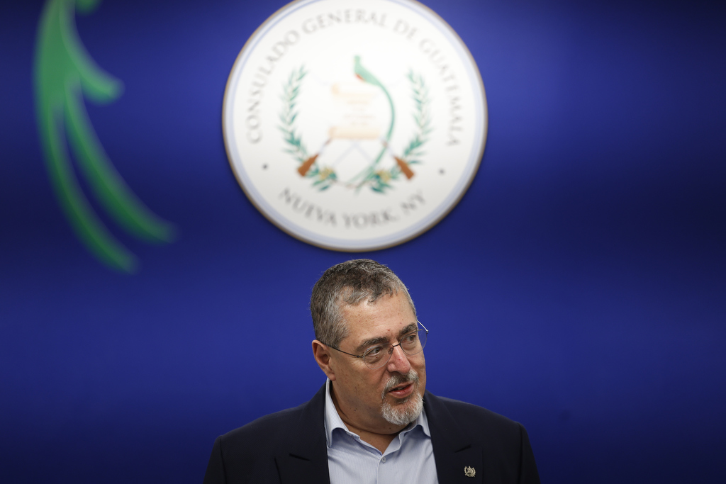 Guatemaltecos en Nueva York exhiben dificultades de migrantes retornados en reunión con&nbsp;Árevalo