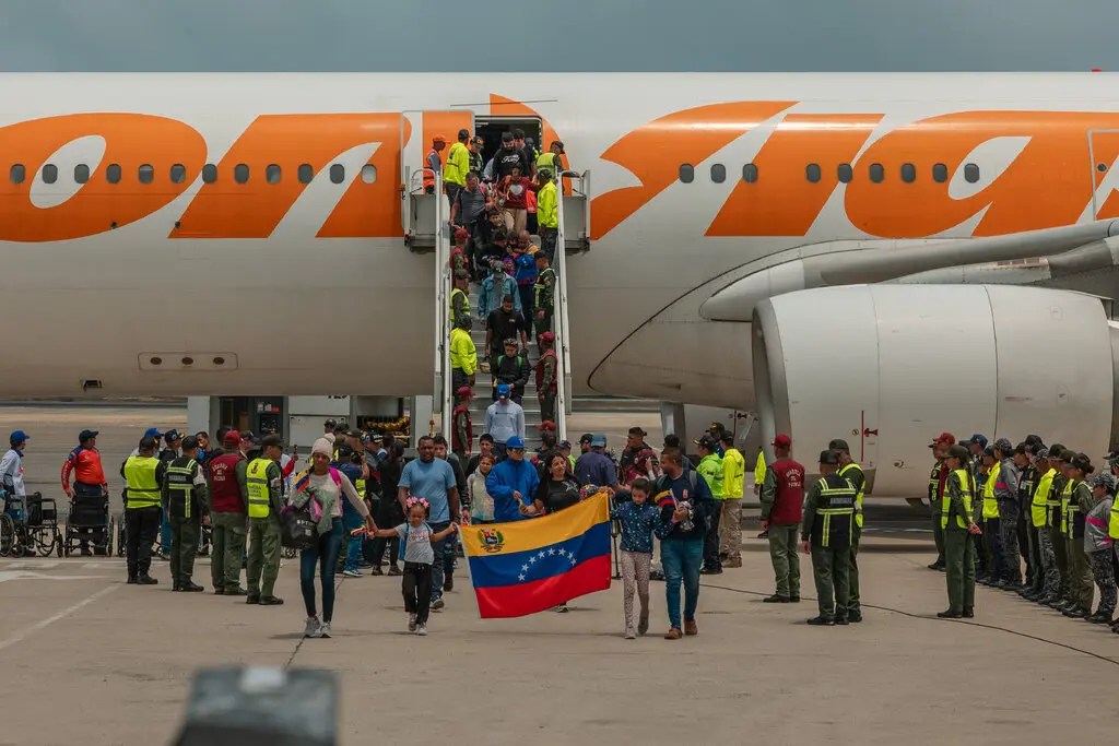 Juez frena a Trump: más de un millón de venezolanos y haitianos mantienen protecciones&nbsp;legales