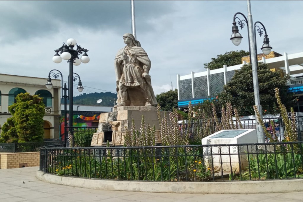 Supervisan resguardo de la histórica silla de Atanasio Tzul en Totonicapán