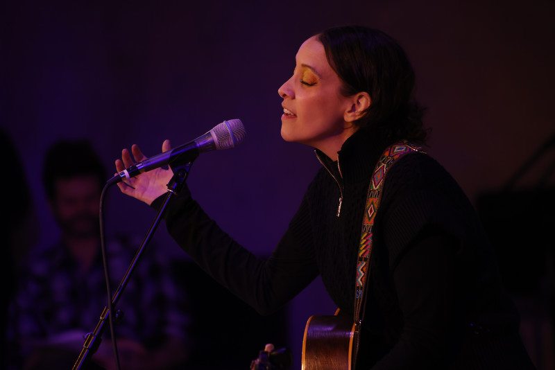 Gaby Moreno canta en actividad proinmigrantes en Manhattan, Nueva&nbsp;York.
