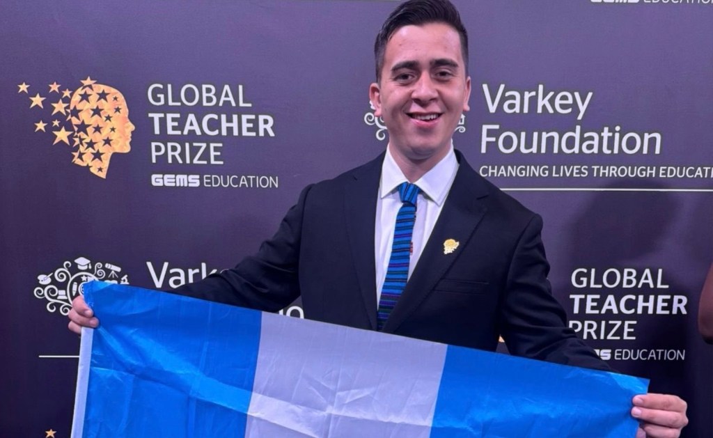 Guatemalteco es premiado  en Dubai como uno de los 50 Mejores Docentes del&nbsp;Mundo