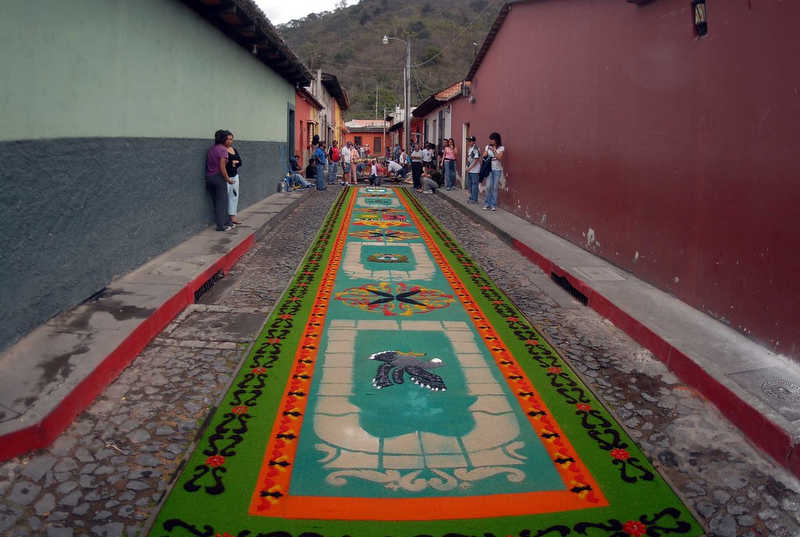 Las alfombras de Semana Santa en Guatemala: Arte y Tradición