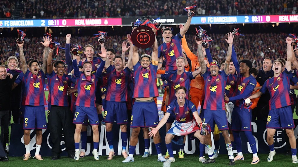 Araujo levantó la gloria: Barcelona celebró su título de LaLiga en una noche mágica en el Camp&nbsp;Nou