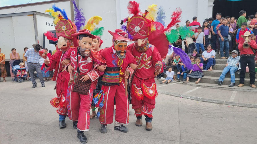 Las Guacamayas vuelan a NY: la danza ancestral que mantiene viva la identidad maya guatemalteca.