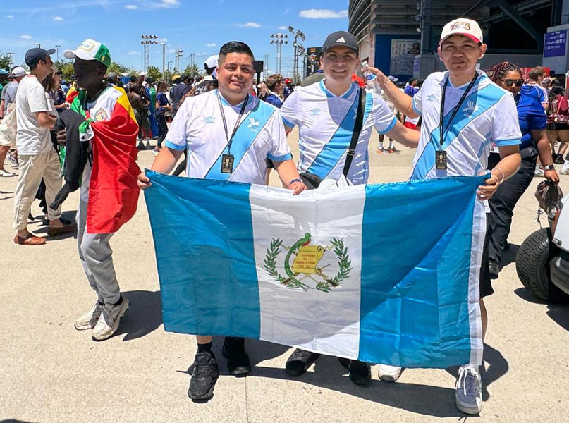 Francia y Senegal: una fiesta global con hinchas de todo el mundo el corazón de Guatemala&nbsp;presente!