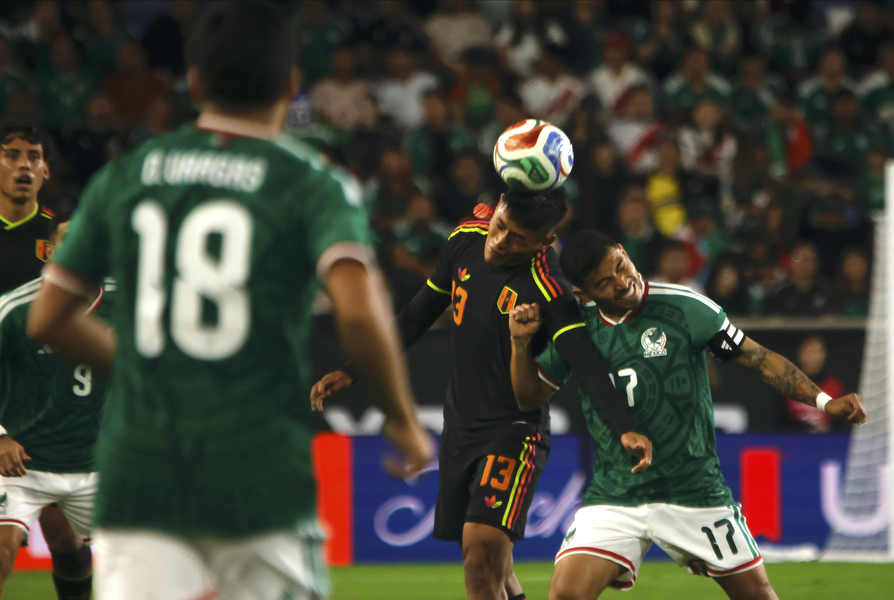 México y Perú empatan 1-1 ante 25,728 aficionados en Harrison, New&nbsp;Jersey