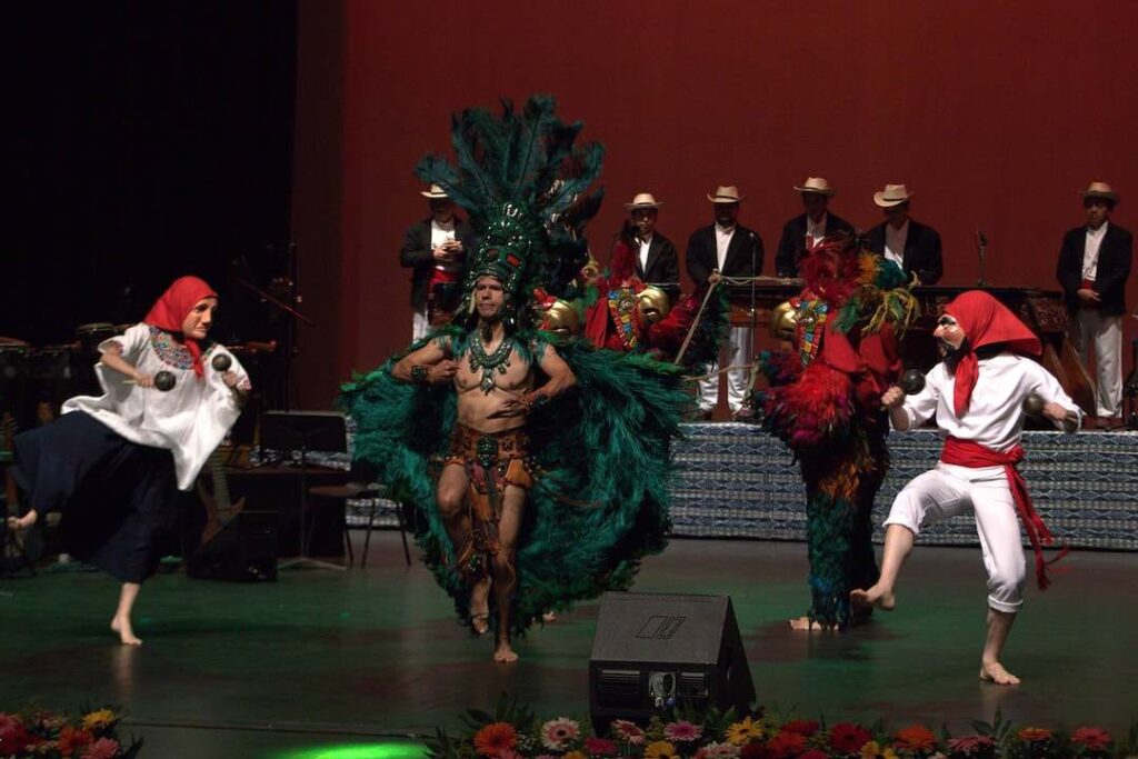 Guatemala celebra su identidad en una noche de música, danza y&nbsp;tradición
