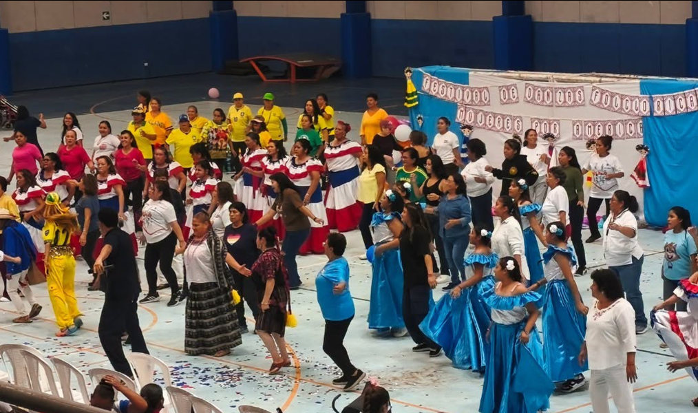 Mujeres por América lleva la diversidad cultural al Parque Erick&nbsp;Barrondo
